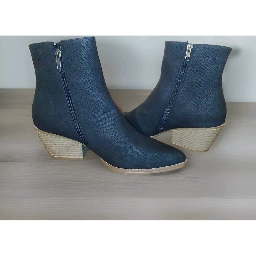 Maurices Aurora Ankle Booties Women 11 Black Croco Textured Pointed Toe Zip